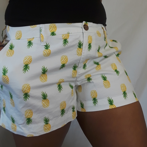 Old navy White and yellow pinapple shorts size 10 - Picture 3 of 4